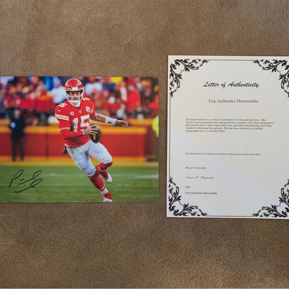 Patrick Mahomes Autographed Photo 8.5x11 Kansas City Chiefs.